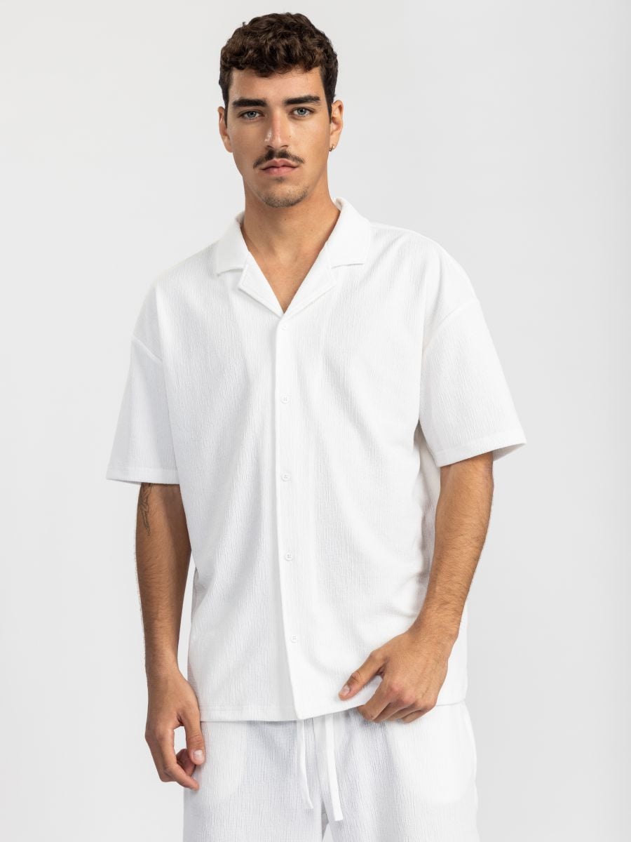 חולצת ריזורט מכופתרת לגבר מבד טקסטורלי