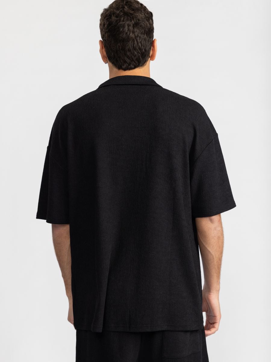 חולצת ריזורט מכופתרת לגבר מבד טקסטורלי