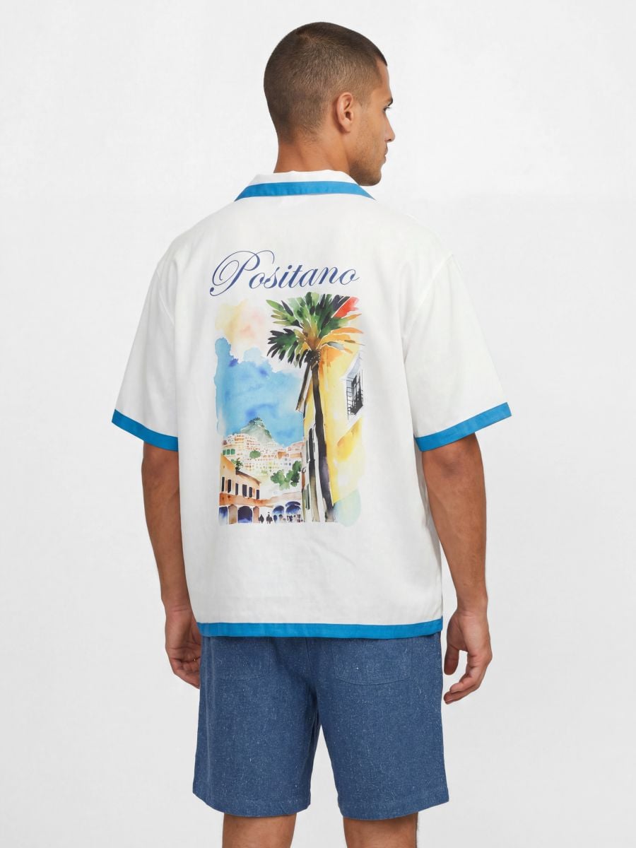 מכופתרת קצרה