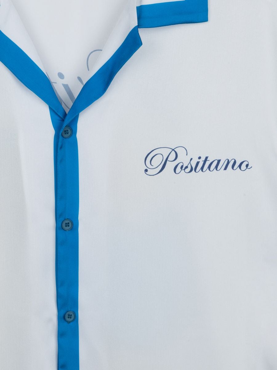 מכופתרת קצרה