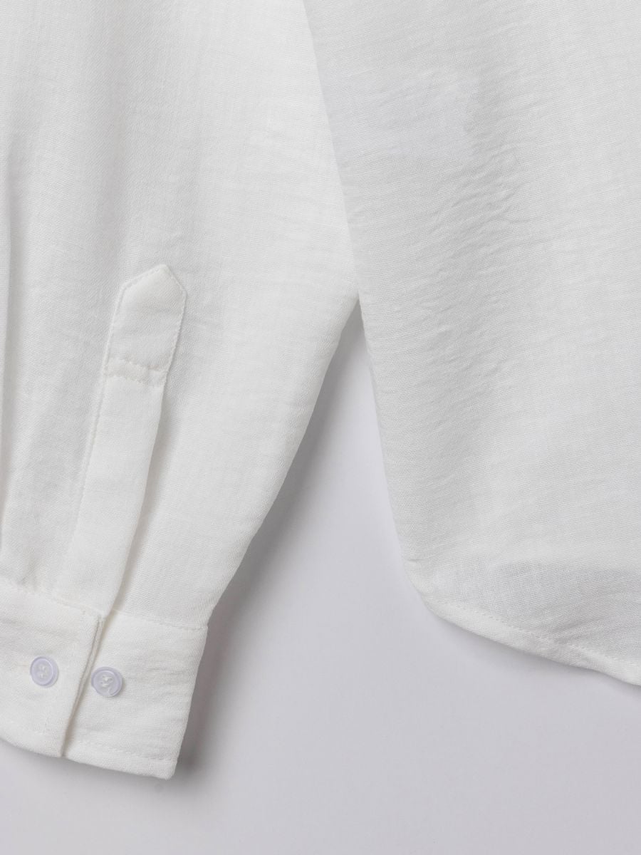 חולצה מכופתרת מבד טקסטורלי