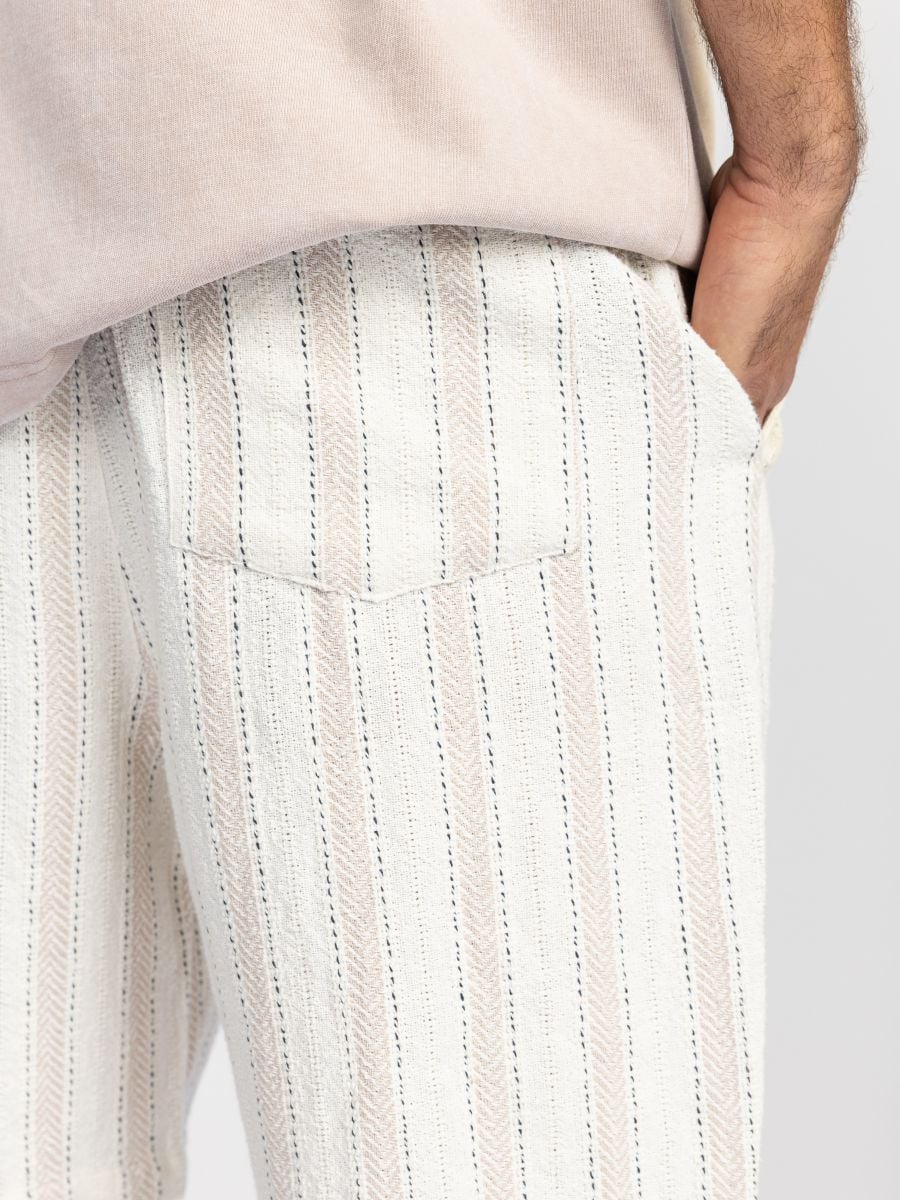 ברמודות בד עם טקסטורת פסים