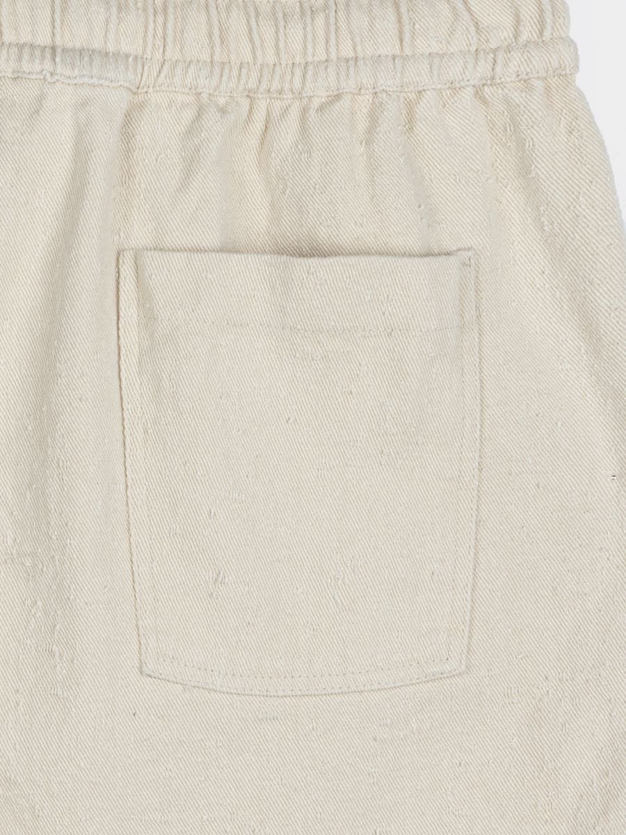 ברמודות בד עם בטקסטורה מנוקדת