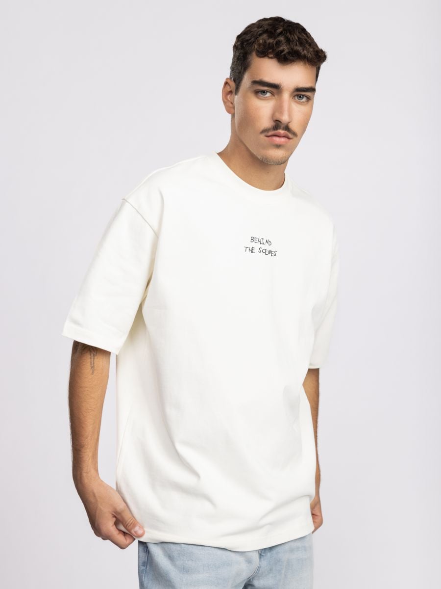 טי שירט אוברסייז לגבר  Behind the Scenes