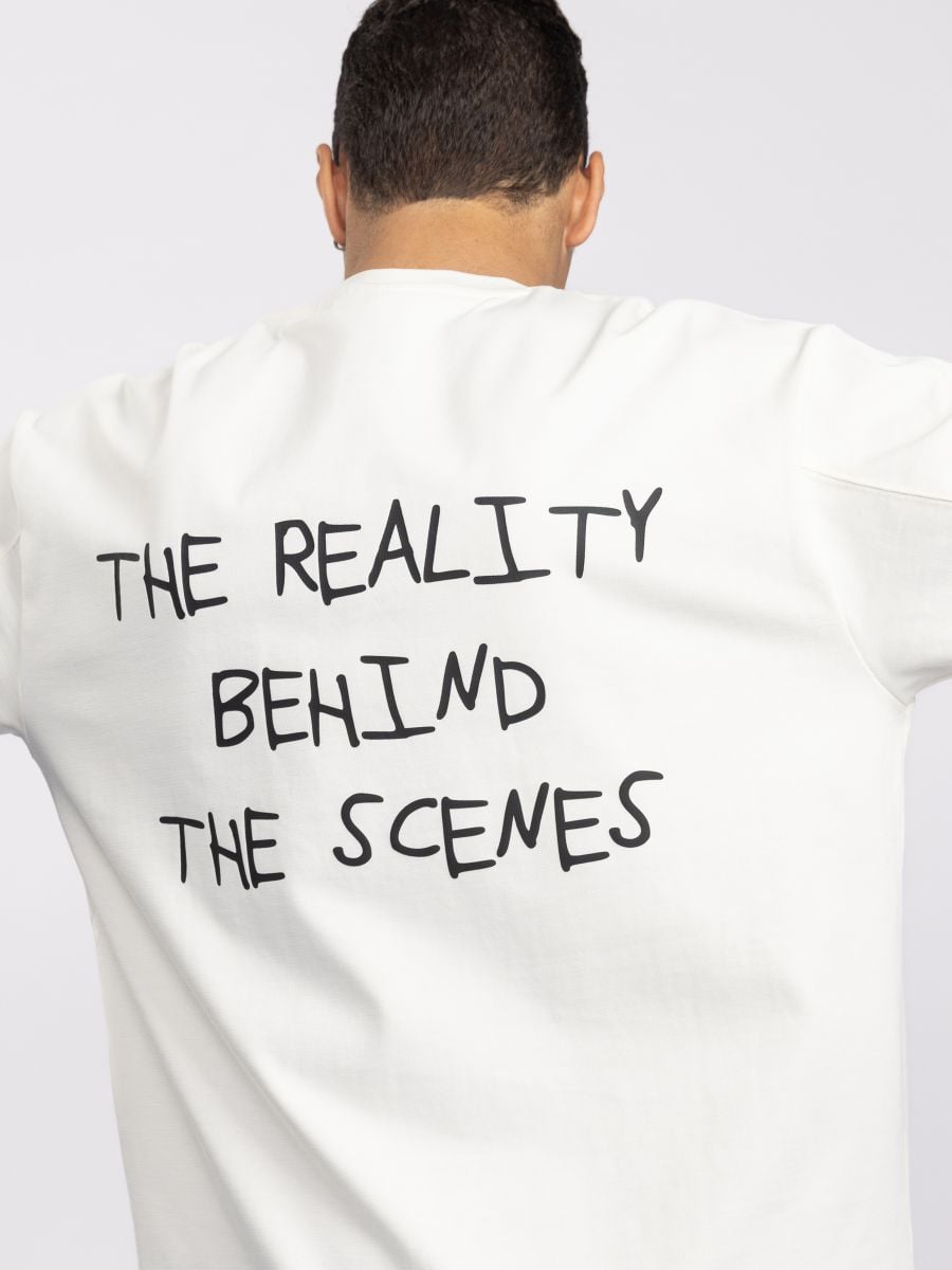 טי שירט אוברסייז לגבר  Behind the Scenes