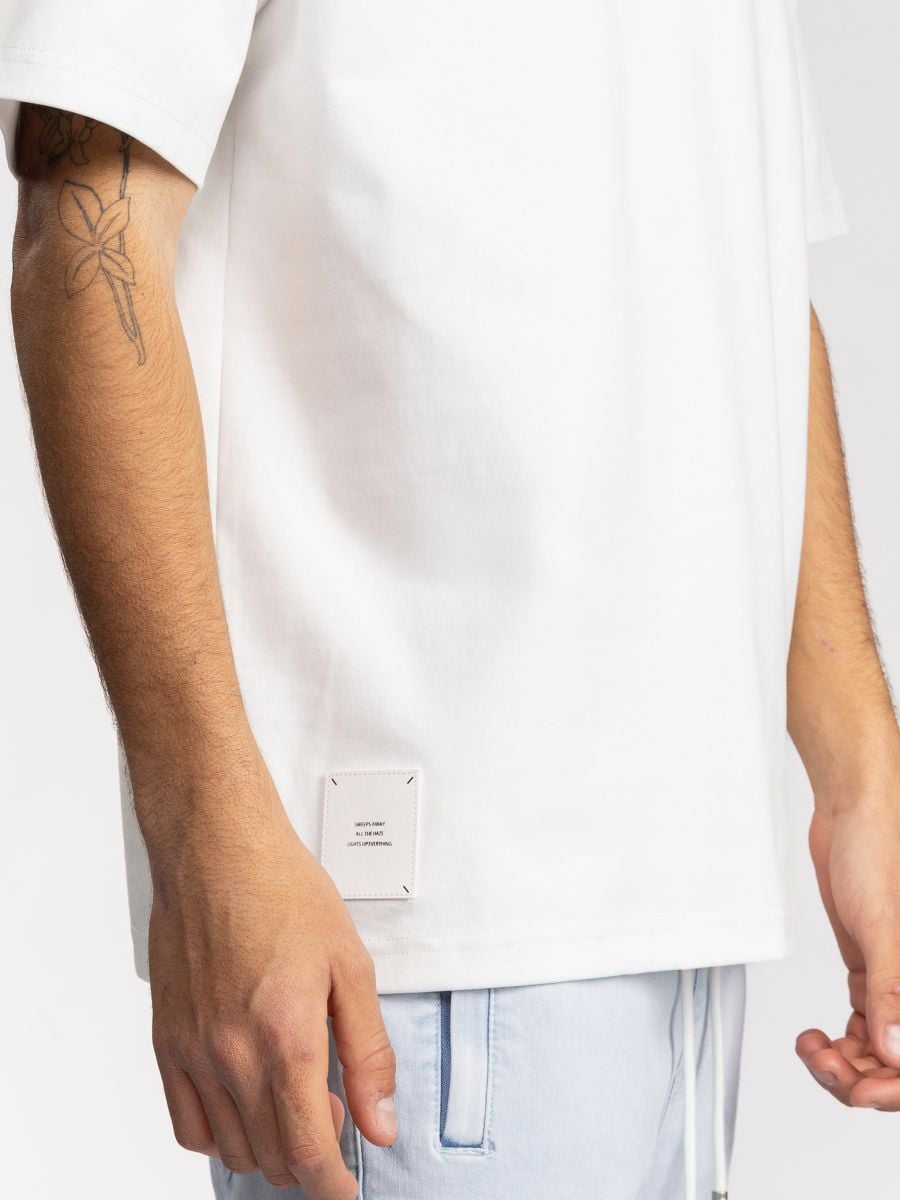 טי שירט לגבר עם הדפס קואורדינטות