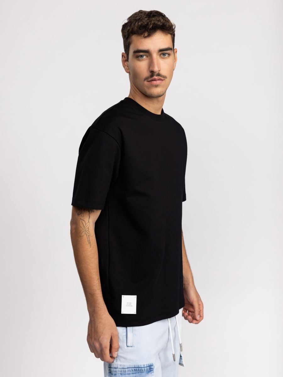 טי שירט לגבר עם הדפס קואורדינטות