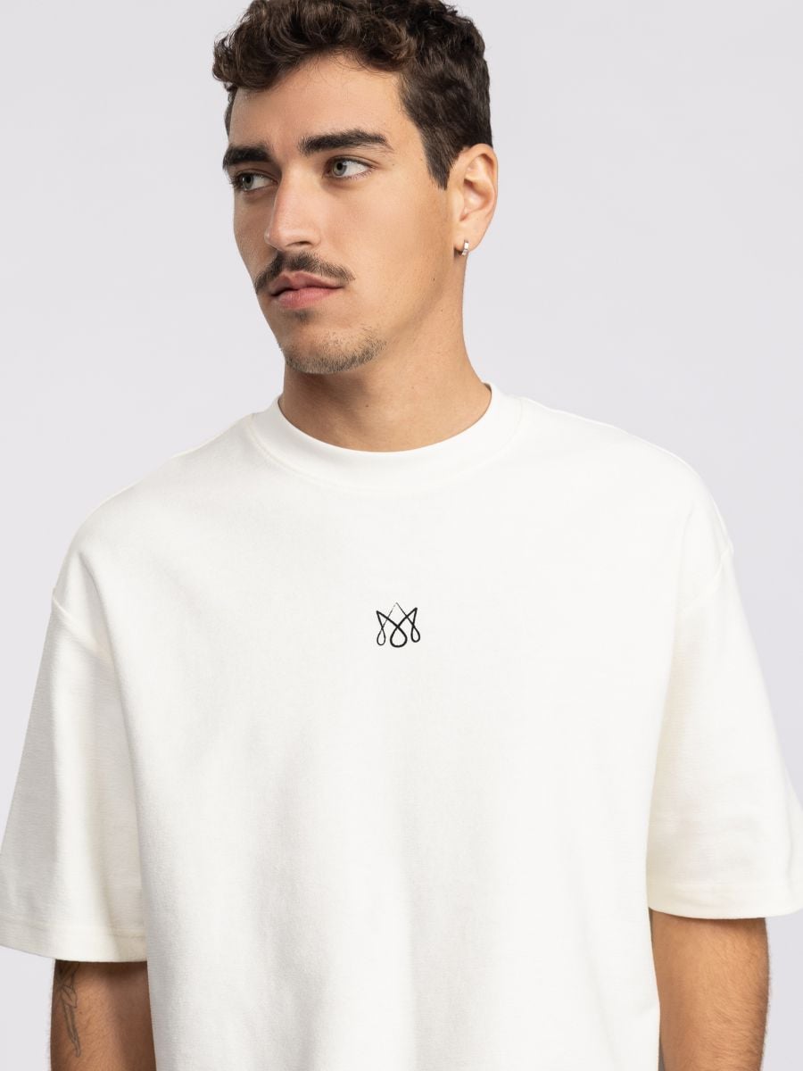 טישרט אובר סייז BE STRONGER