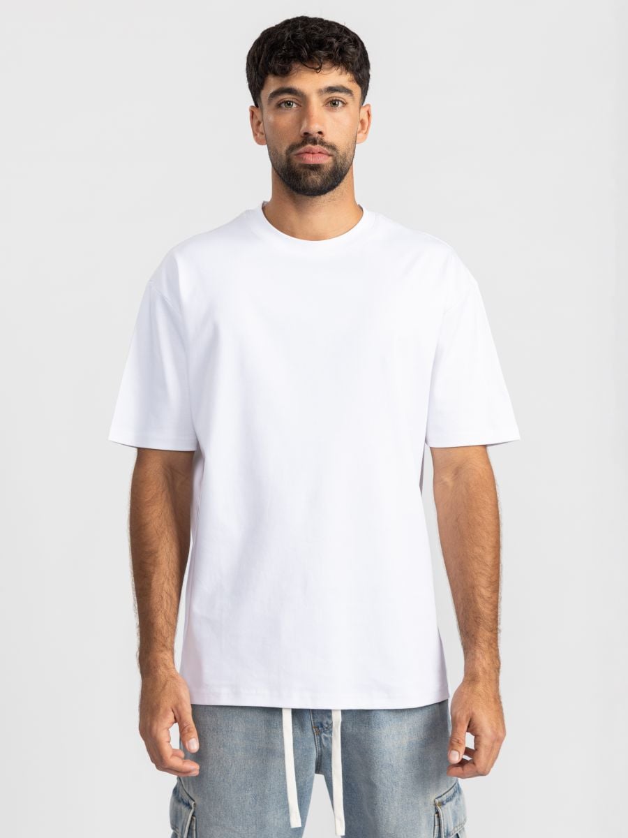 טישרט לגבר עם כיתוב בצד התחתן