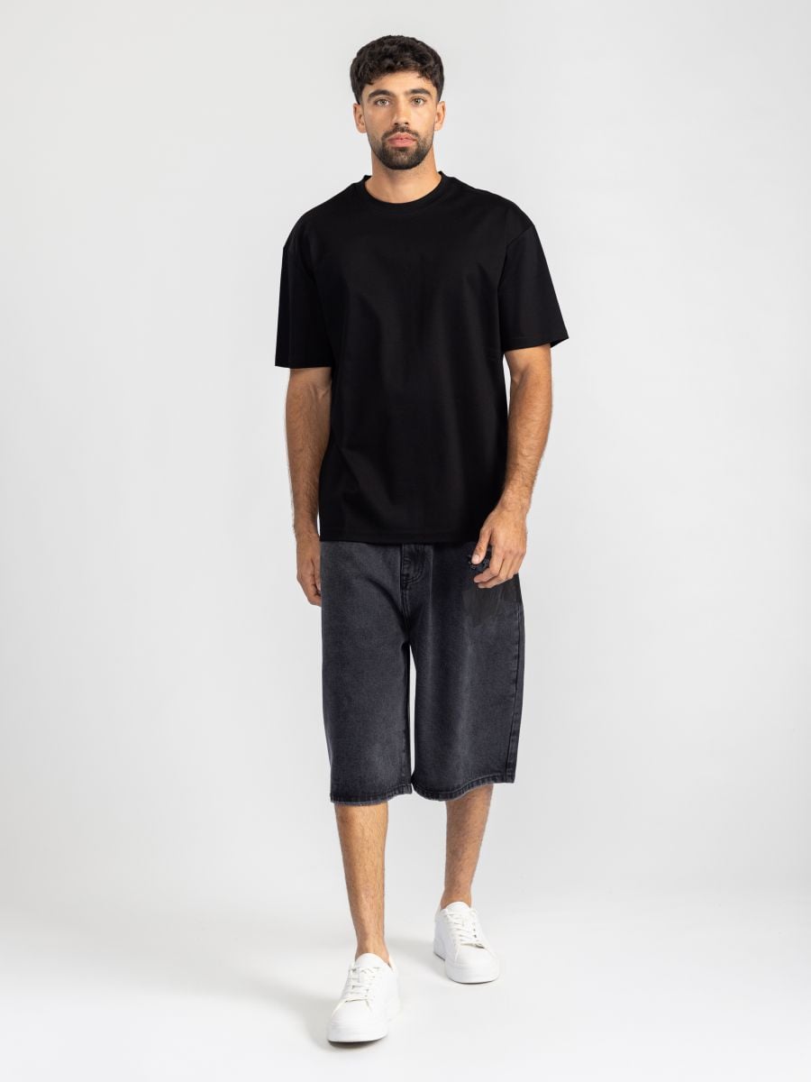 טישרט לגבר עם כיתוב בצד התחתן