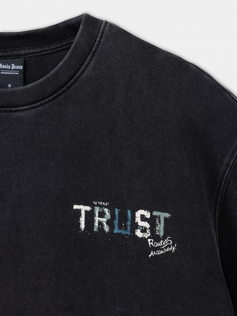טישרט אובר סייז לגבר TRUST