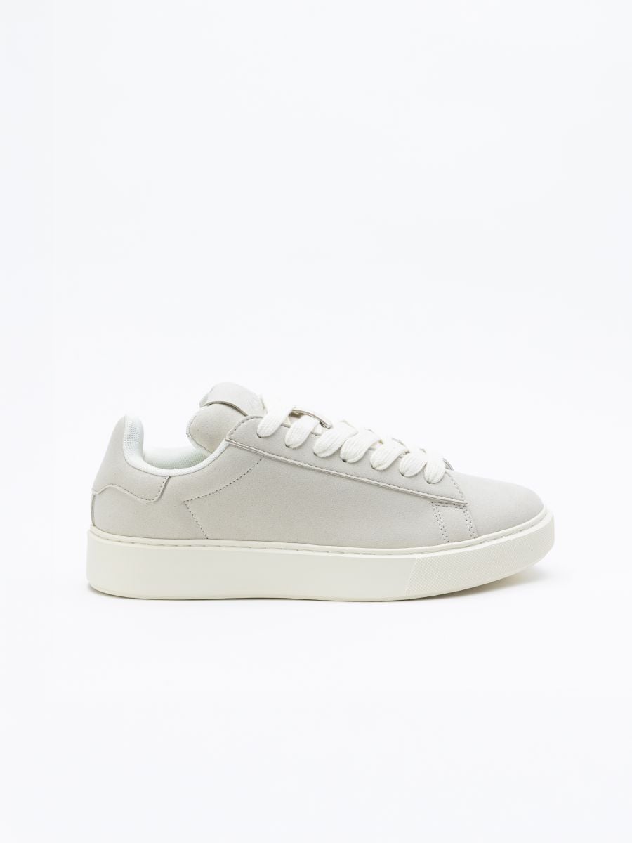 נעלי סניקרס לגבר עם סוליה עבה