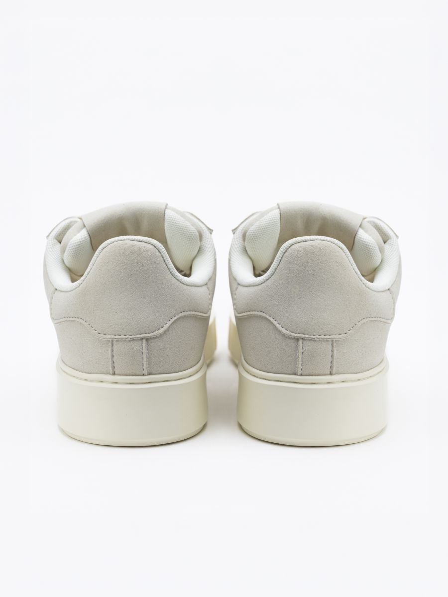 נעלי סניקרס לגבר עם סוליה עבה