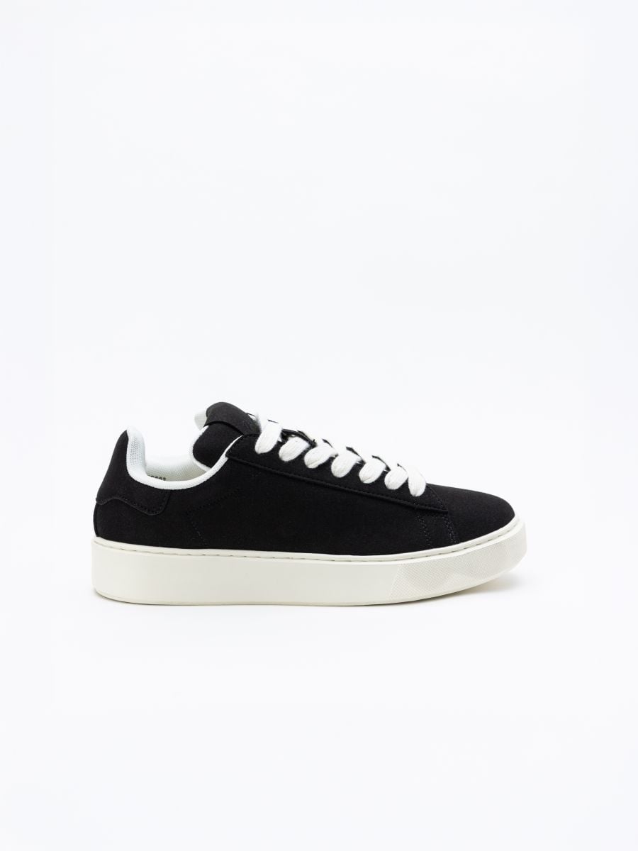 נעלי סניקרס לגבר עם סוליה עבה