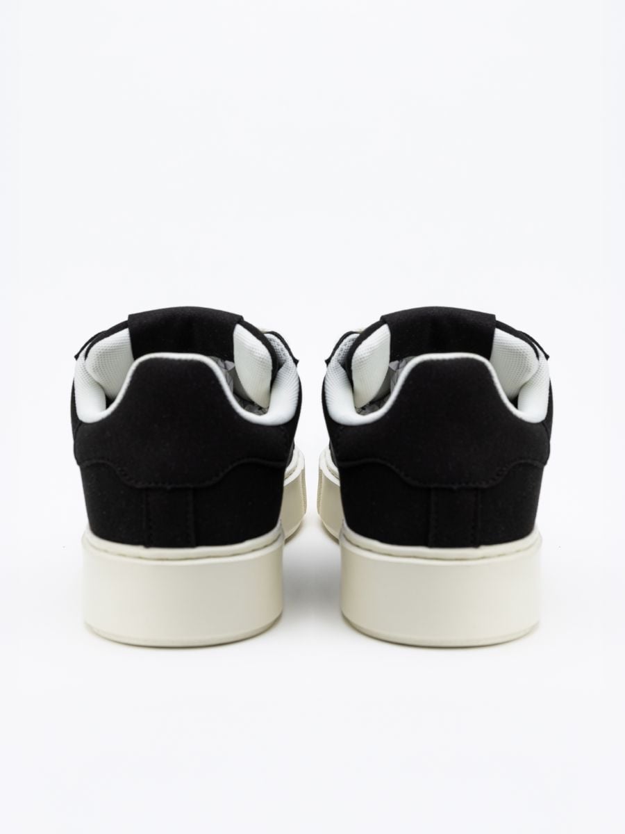 נעלי סניקרס לגבר עם סוליה עבה