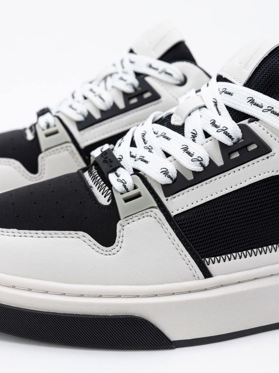 סניקרס לגבר משולבות עם שרוכים מודפסים