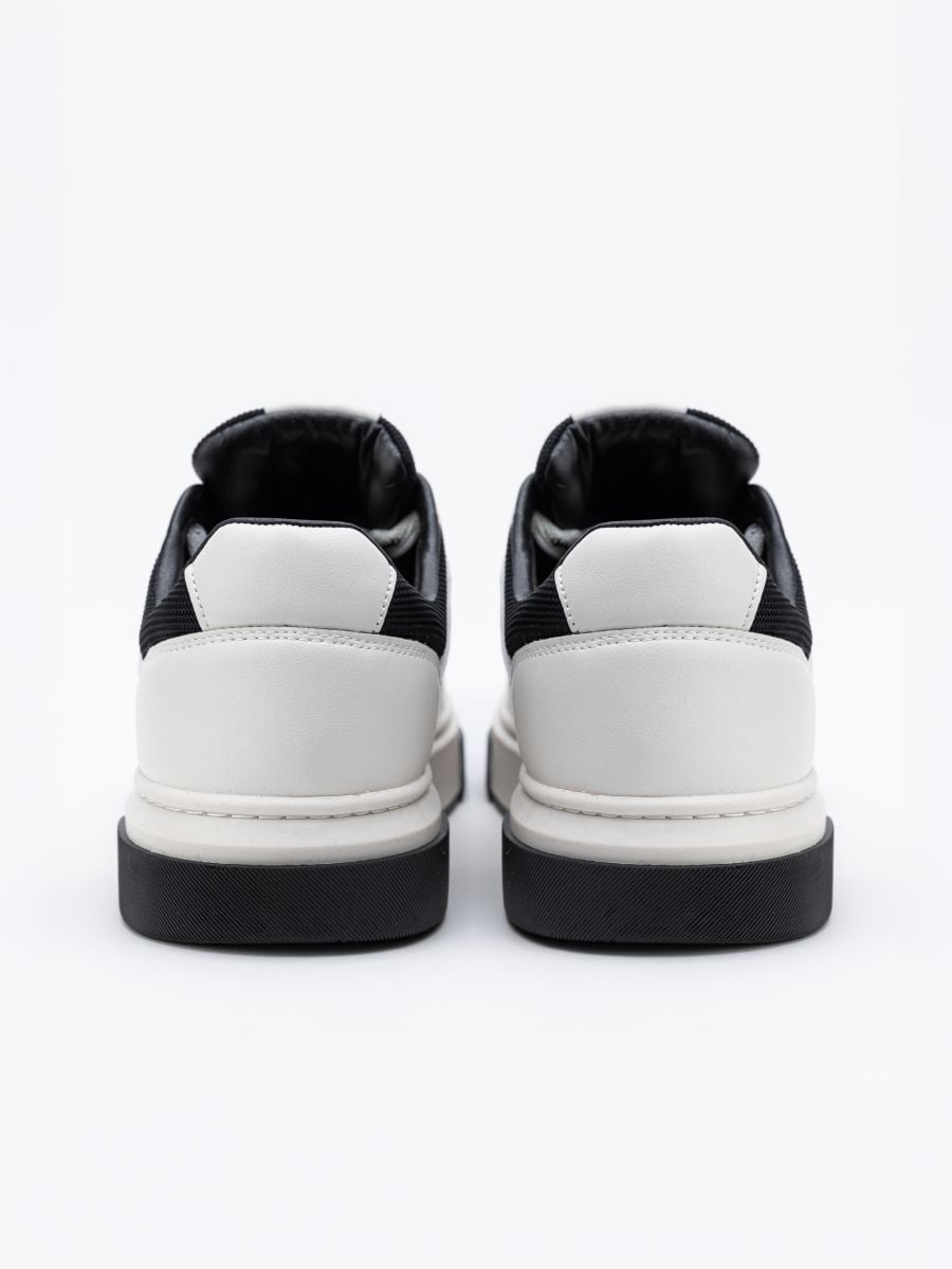 סניקרס לגבר משולבות עם שרוכים מודפסים