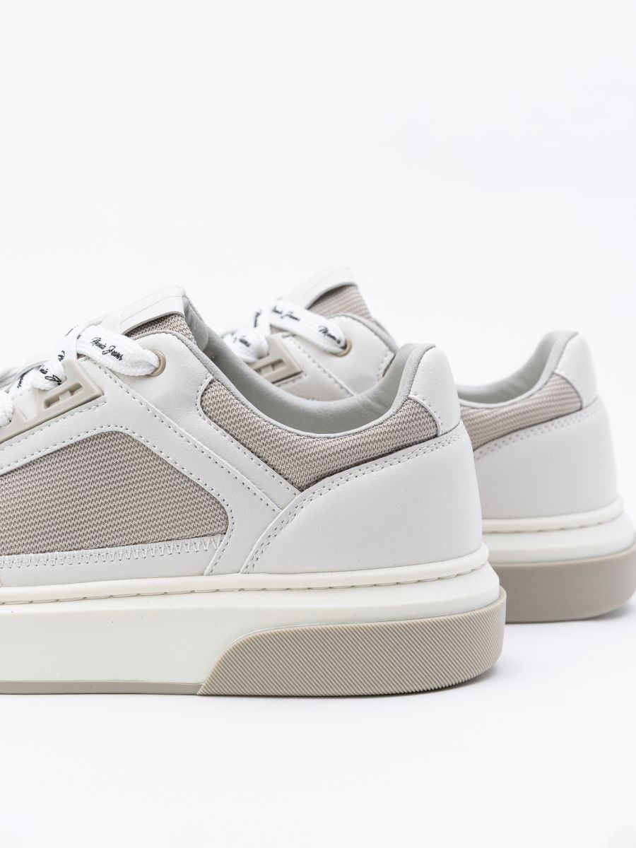 סניקרס לגבר משולבות עם שרוכים מודפסים