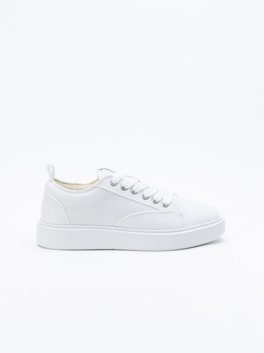 נעלי סניקרס חלקות לגבר