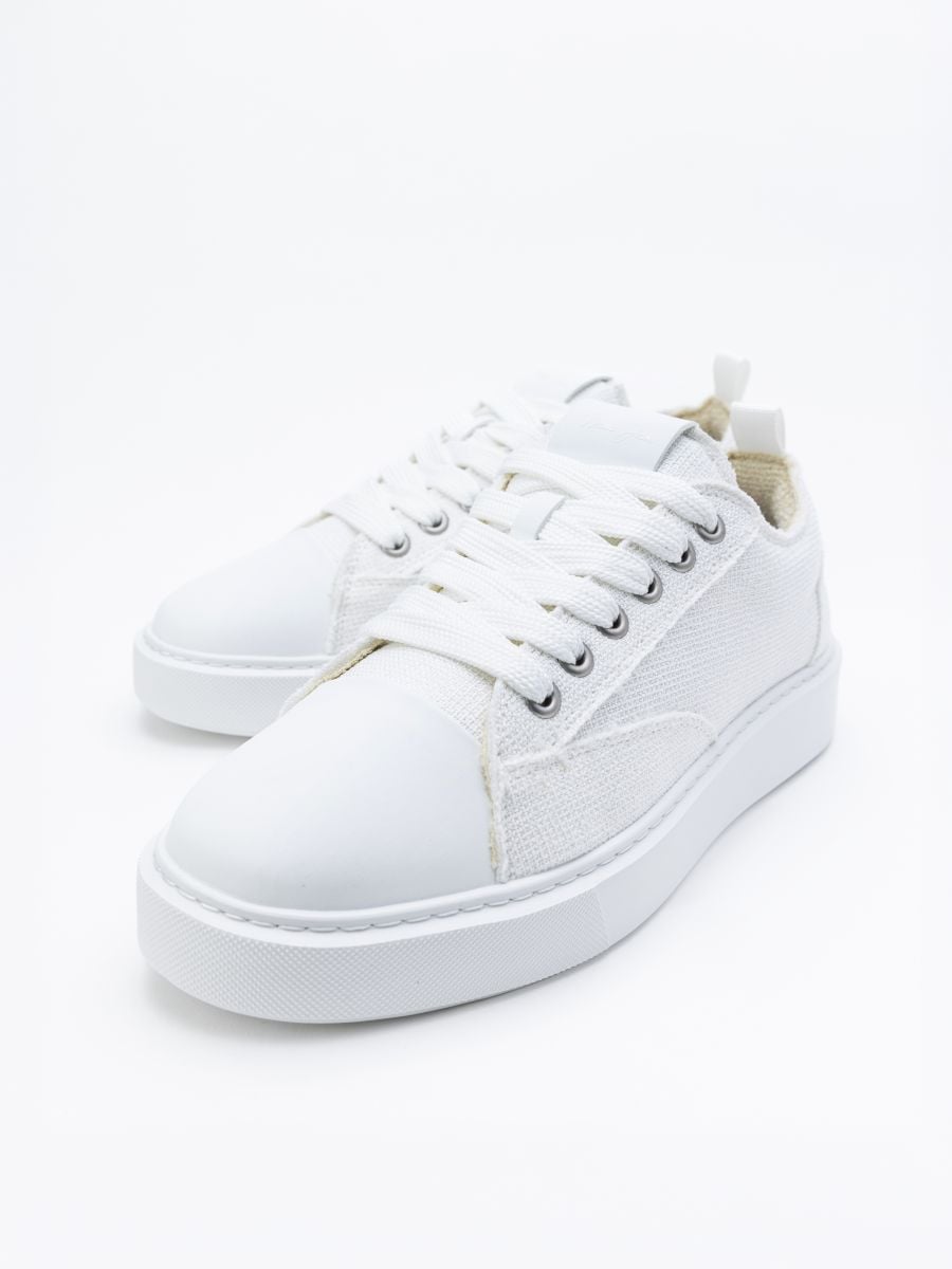 נעלי סניקרס חלקות לגבר