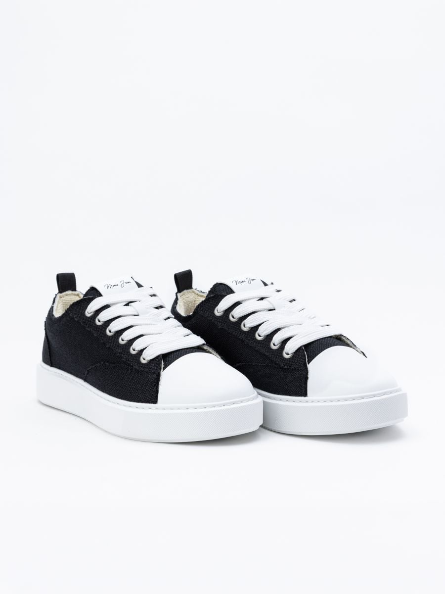 נעלי סניקרס חלקות לגבר