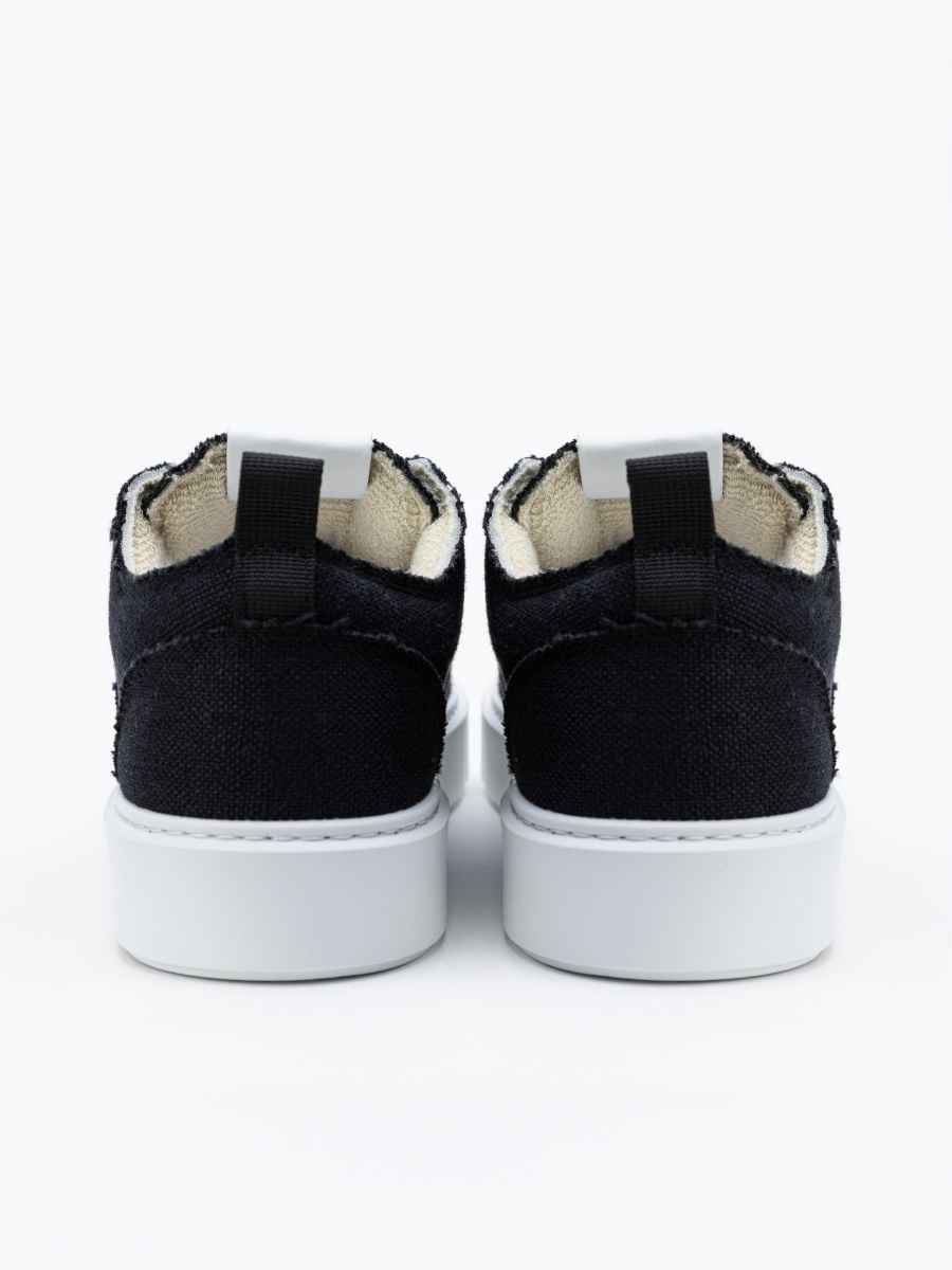 נעלי סניקרס חלקות לגבר