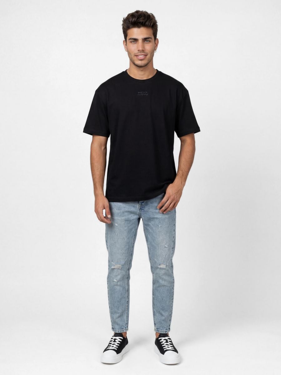 גינס לגבר עם קרעים ושפשופים