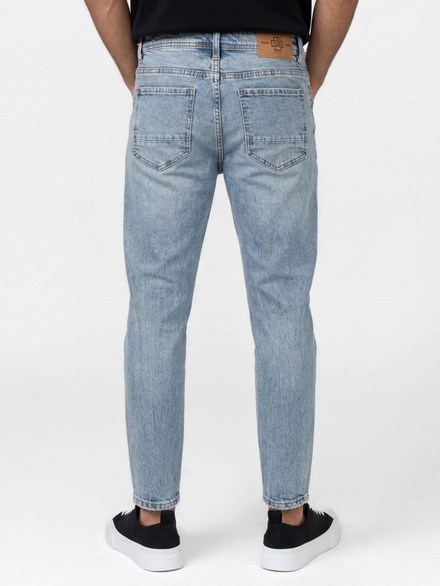 גינס לגבר עם קרעים ושפשופים