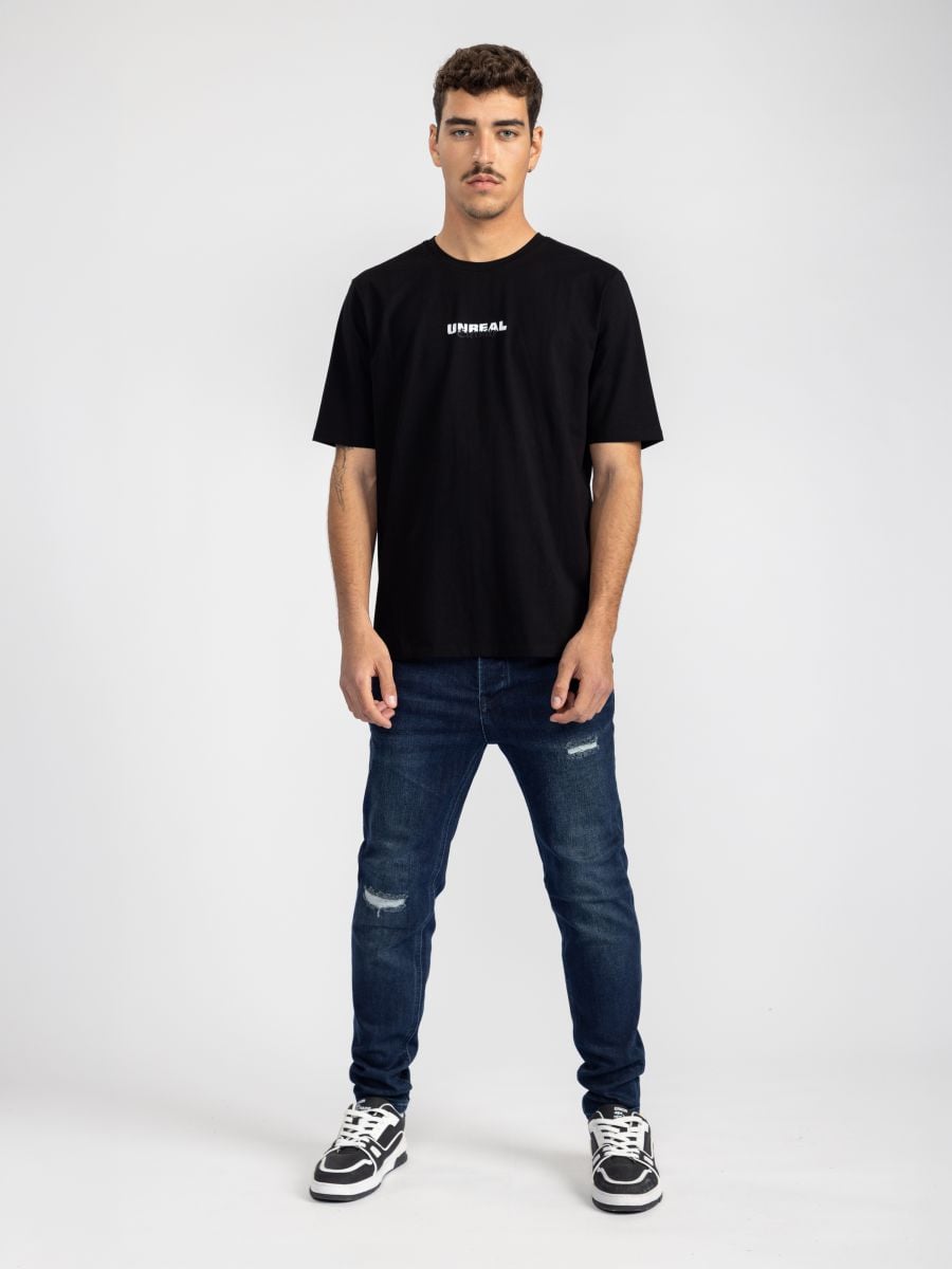 גינס סקיני עם קרעים עדינים