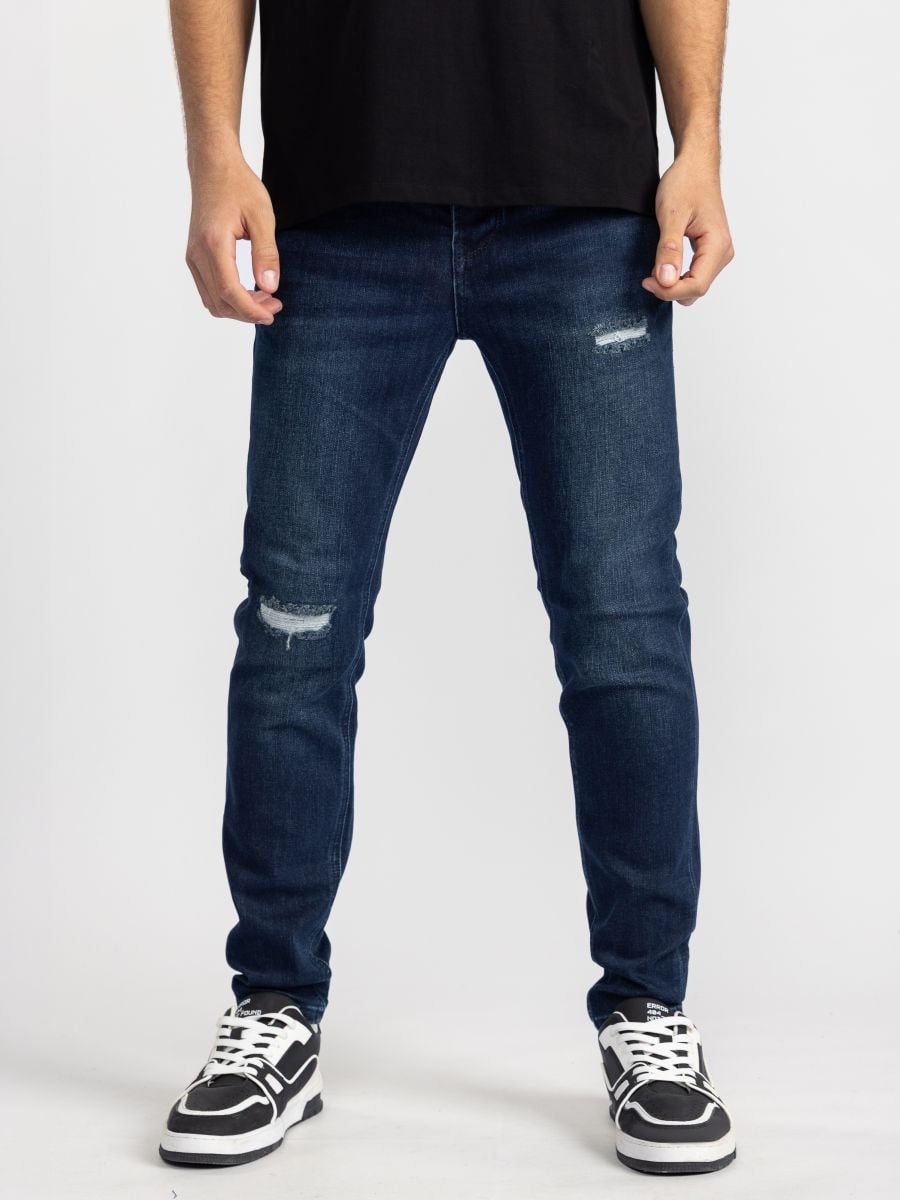 גינס סקיני עם קרעים עדינים