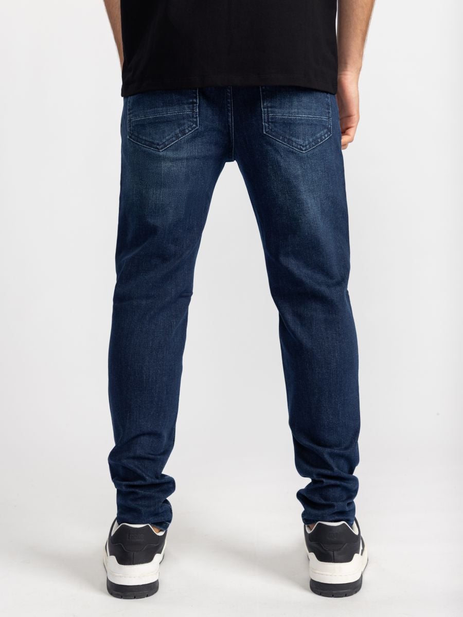 גינס סקיני עם קרעים עדינים