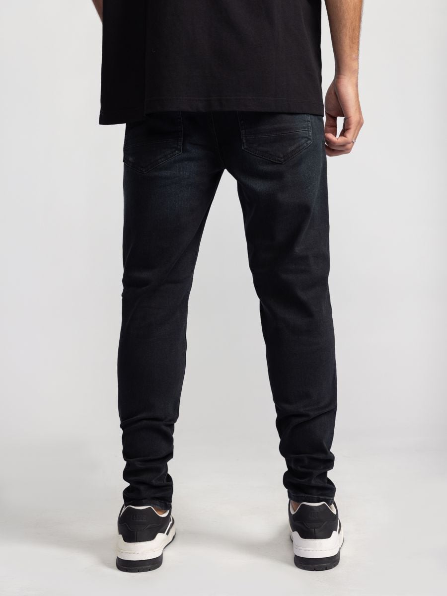 גינס לגבר עם קרעים