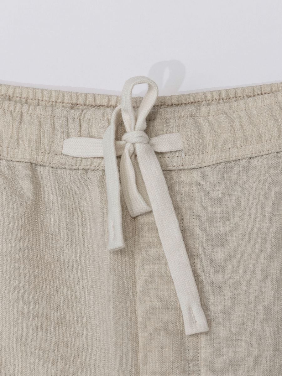 מכנסי בד לגבר עם גומי ושרוך קשירה