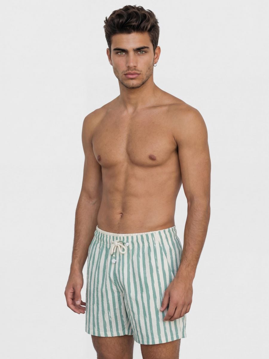 בגדי-ים בהדפס פסים