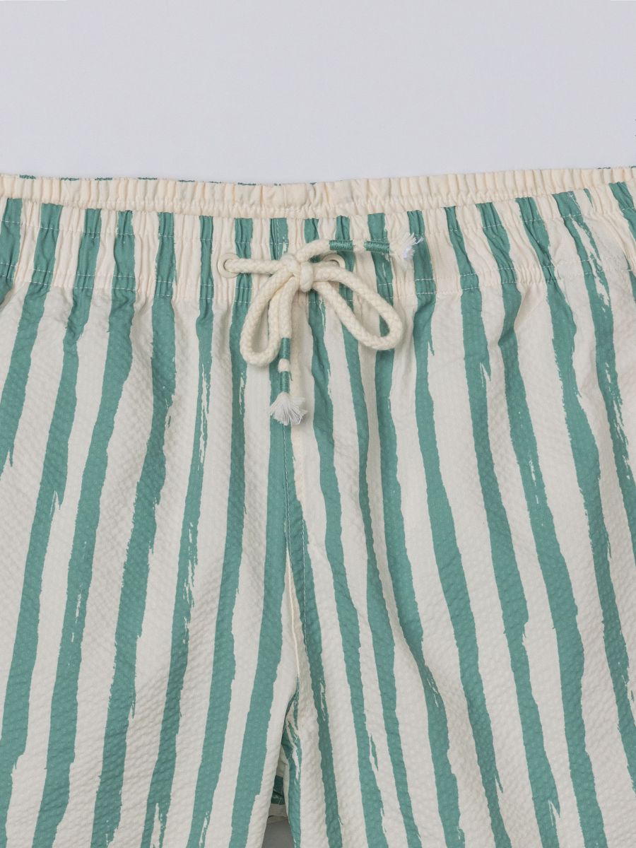 בגדי-ים בהדפס פסים