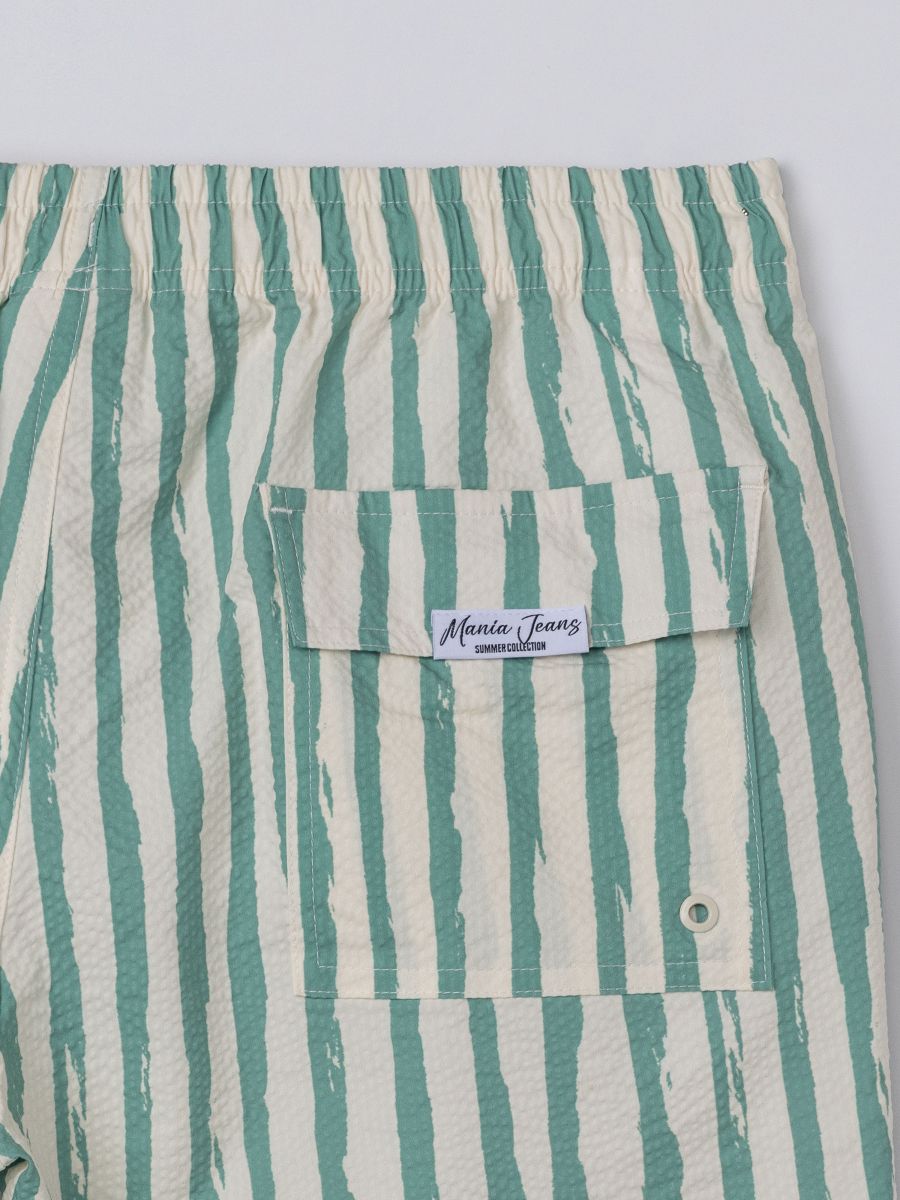 בגדי-ים בהדפס פסים