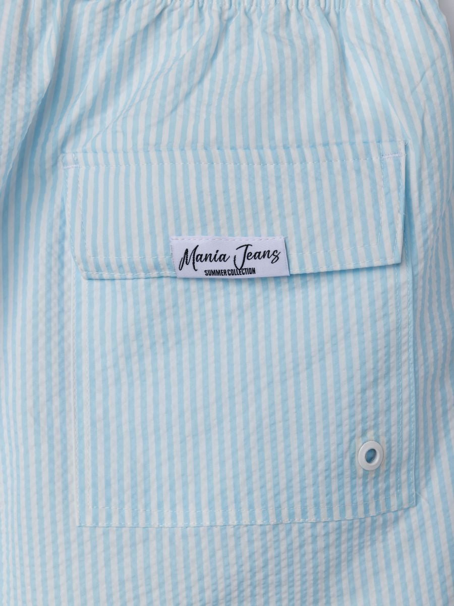 בגדי-ים בהדפס פסים עדינים