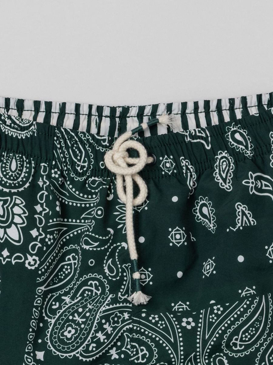 בגדי-ים בהדפס בנדנה